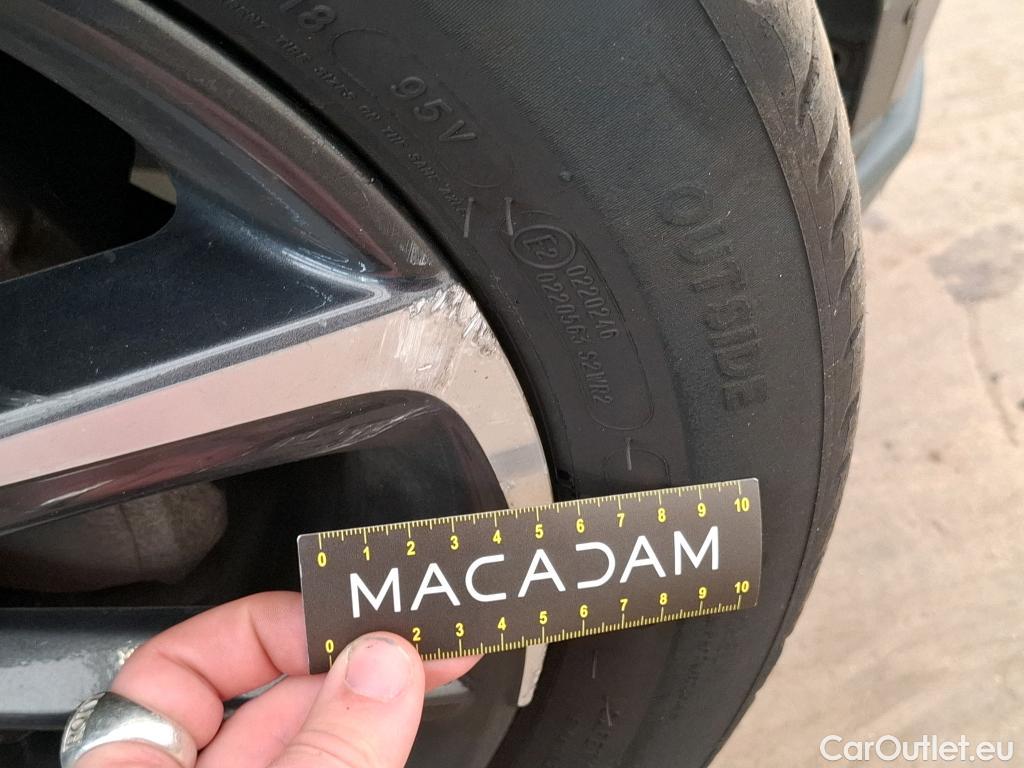  Toyota  C-HR TOYOTA  / 2016 / 5P / SUV 2.0 HYBRIDE 184 GRAPHIC #88