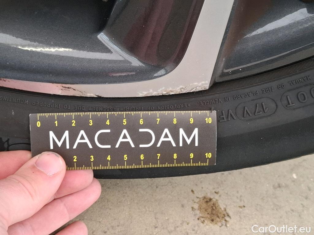  Toyota  C-HR TOYOTA  / 2016 / 5P / SUV 2.0 HYBRIDE 184 GRAPHIC #103