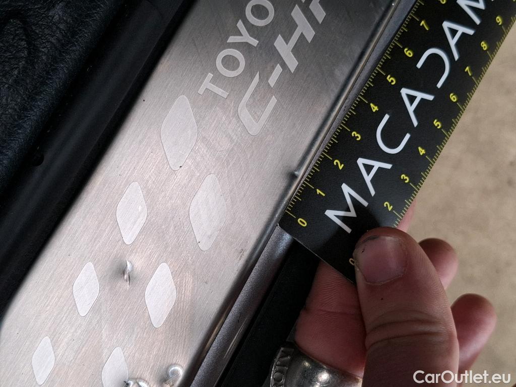  Toyota  C-HR TOYOTA  / 2016 / 5P / SUV 2.0 HYBRIDE 184 GRAPHIC #140