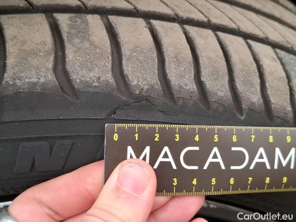  Toyota  C-HR TOYOTA  / 2016 / 5P / SUV 2.0 HYBRIDE 184 GRAPHIC #49