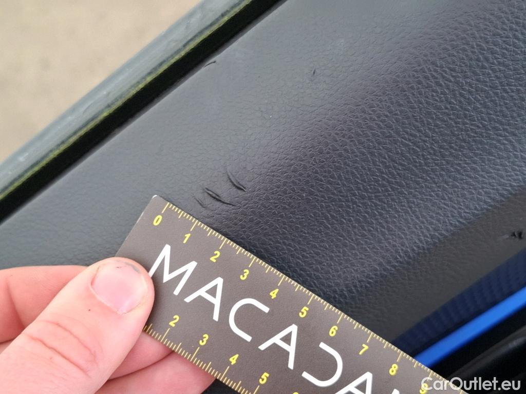  Toyota  C-HR TOYOTA  / 2016 / 5P / SUV 2.0 HYBRIDE 184 GRAPHIC #3