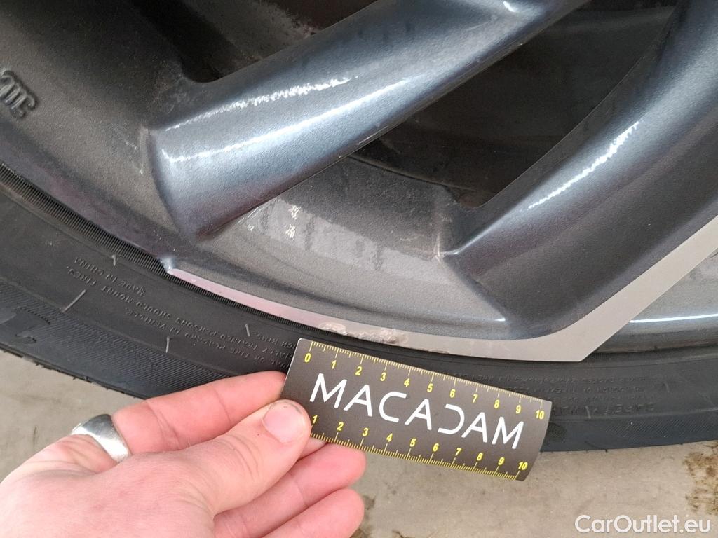  Toyota  C-HR TOYOTA  / 2016 / 5P / SUV 2.0 HYBRIDE 184 GRAPHIC #96