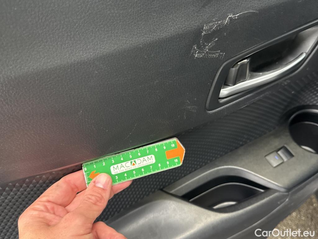  Toyota  C-HR TOYOTA  / 2016 / 5P / SUV 1.8 Hybride 122 Dynamic Business Stage A #3