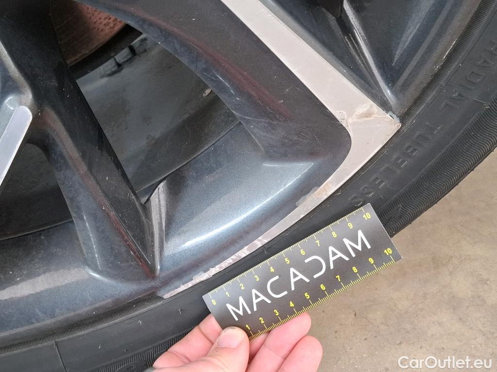  Toyota  C-HR TOYOTA  / 2016 / 5P / SUV 2.0 HYBRIDE 184 GRAPHIC #99