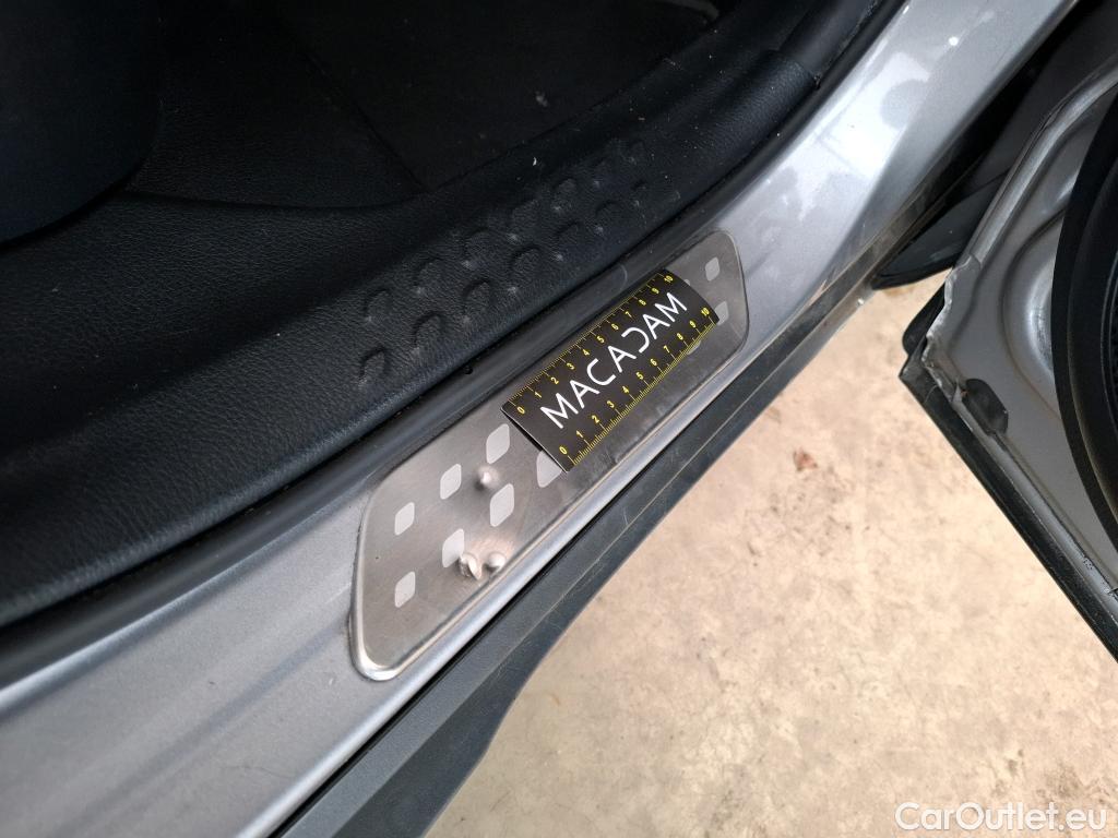  Toyota  C-HR TOYOTA  / 2016 / 5P / SUV 2.0 HYBRIDE 184 GRAPHIC #137