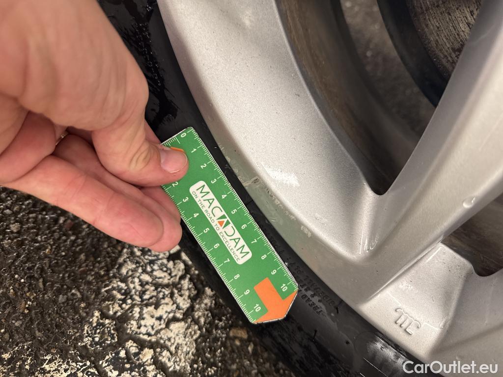  Toyota  C-HR TOYOTA  / 2016 / 5P / SUV 1.8 Hybride 122 Dynamic Business Stage A #13