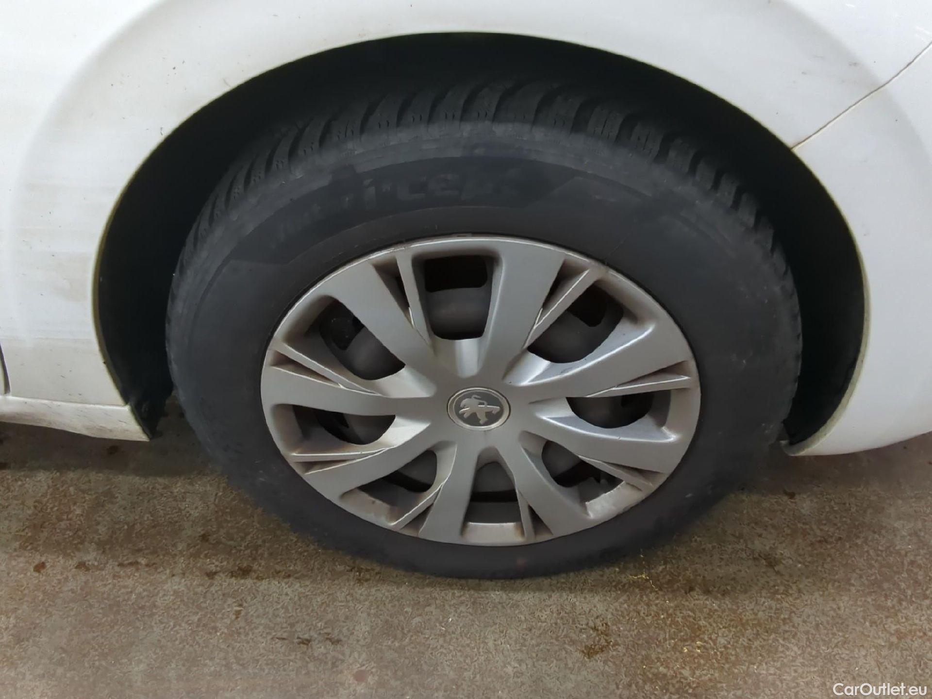  Peugeot  208  Affaire Premium Pack 1.2 80CV BVM5 E6dT #1