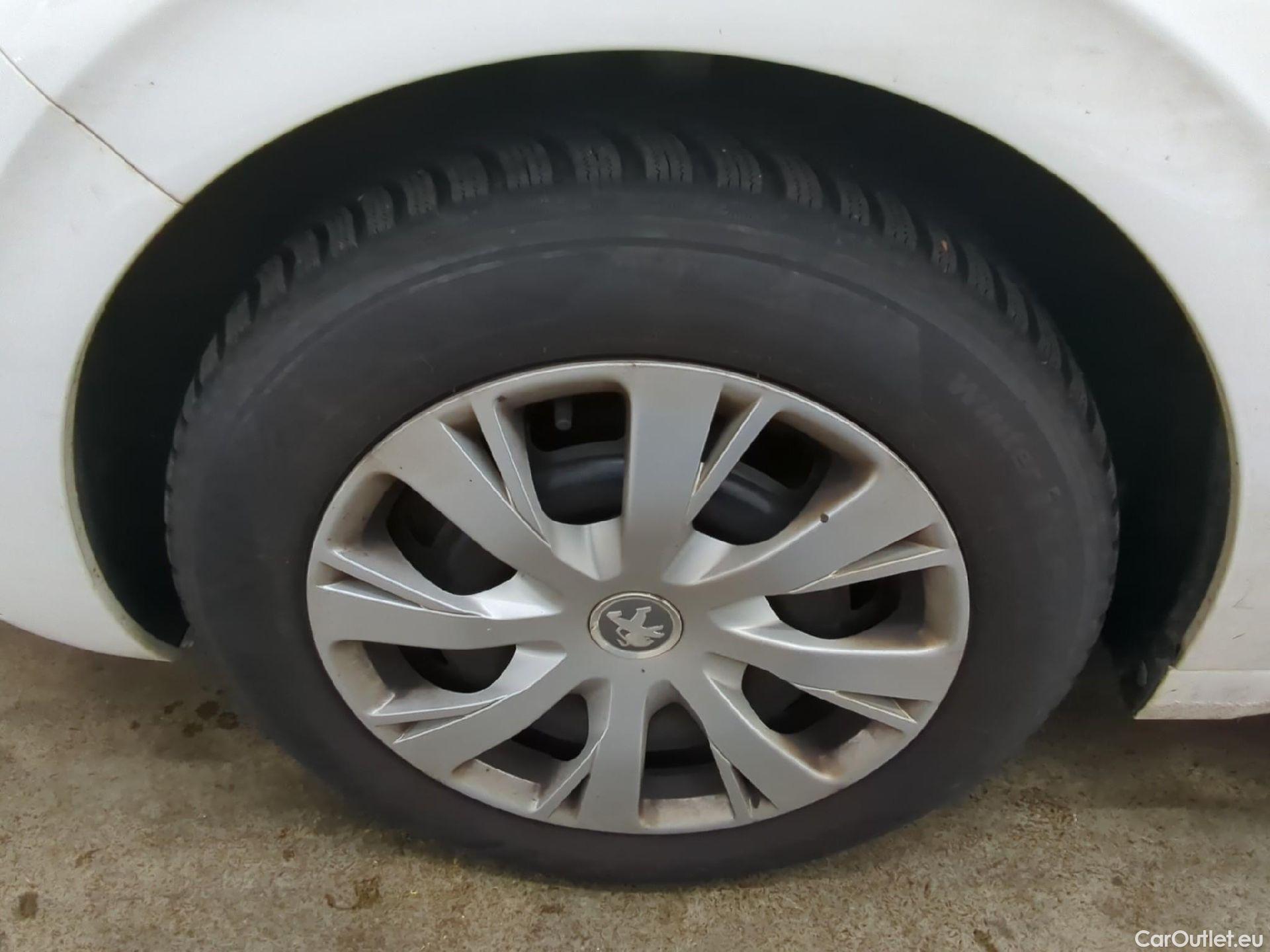  Peugeot  208  Affaire Premium Pack 1.2 80CV BVM5 E6dT #2