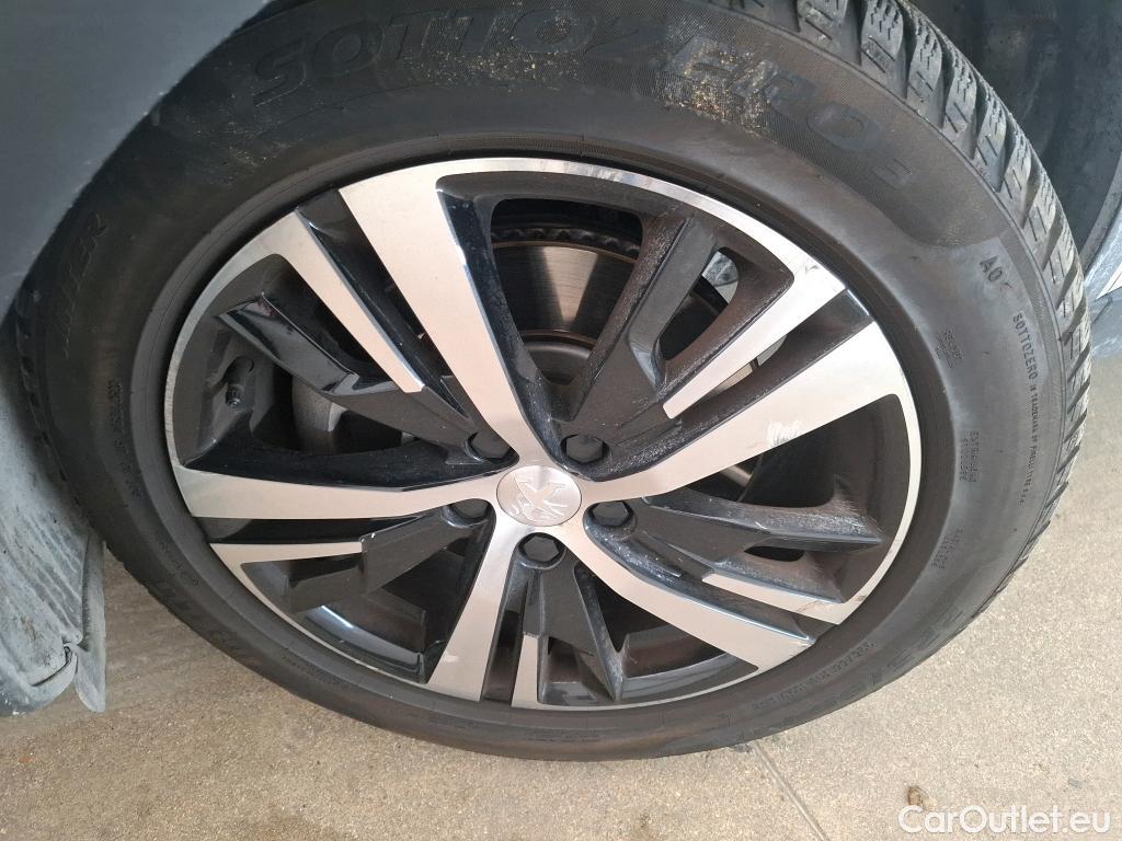  Peugeot  3008 PEUGEOT  / 2020 / 5P / SUV 1.6 HYBRID4 300 E-EAT8 GT #50