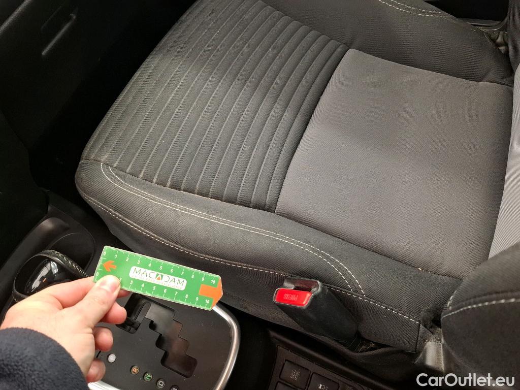  Toyota  Yaris TOYOTA  Hybride / 2017 / 5P / Berline 1.5 VVT-I HYBRID France Business #3