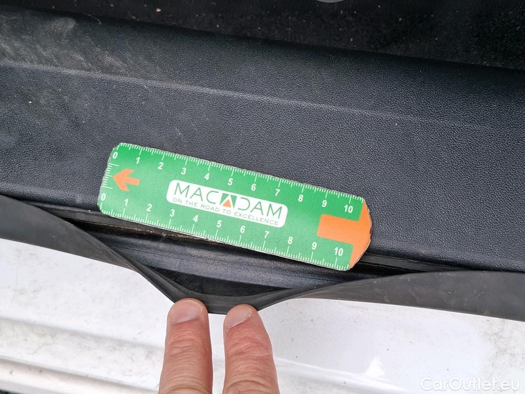  Peugeot  208  Allure Business 1.2 PureTech 110CV BVA6 E6 #16