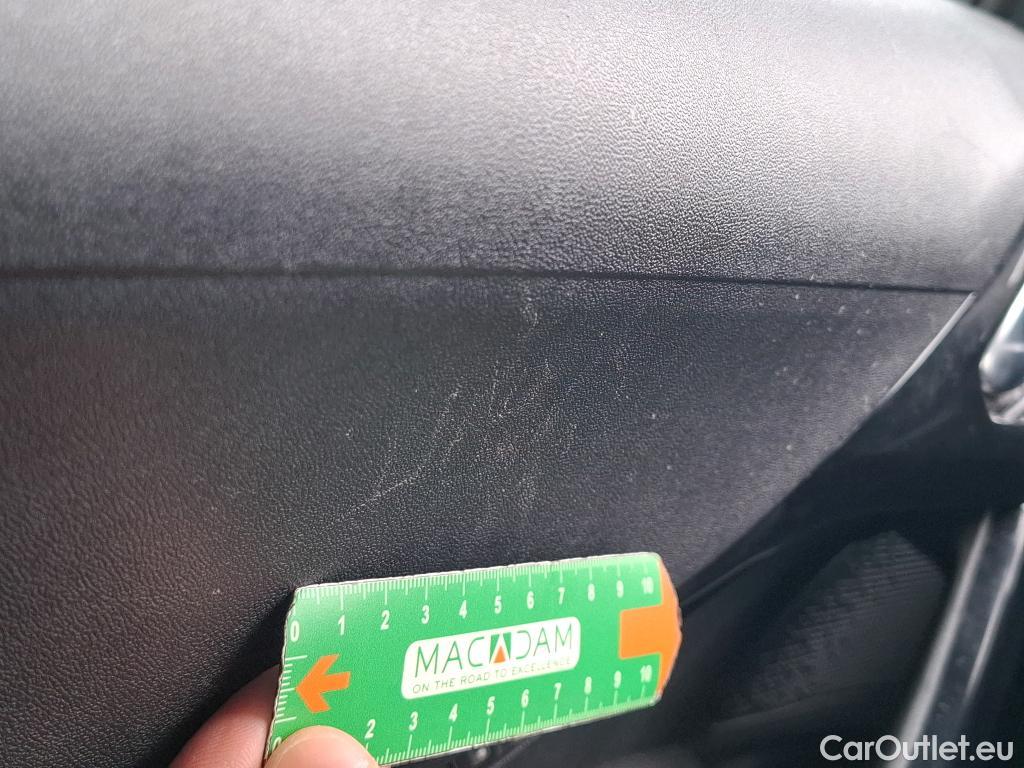  Peugeot  208  Allure Business 1.2 PureTech 110CV BVA6 E6 #18