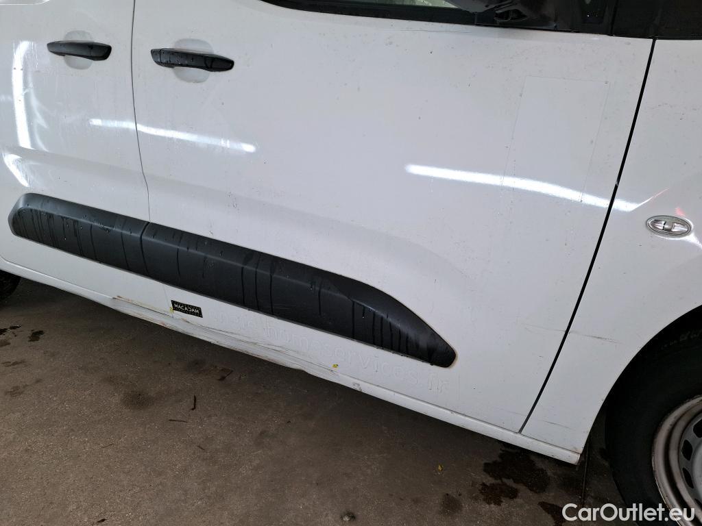  Citroen  Berlingo CITROEN  / 2018 / 4P / Fourgonnette M 650kg BlueHDi 75 S&S BVM Club #28