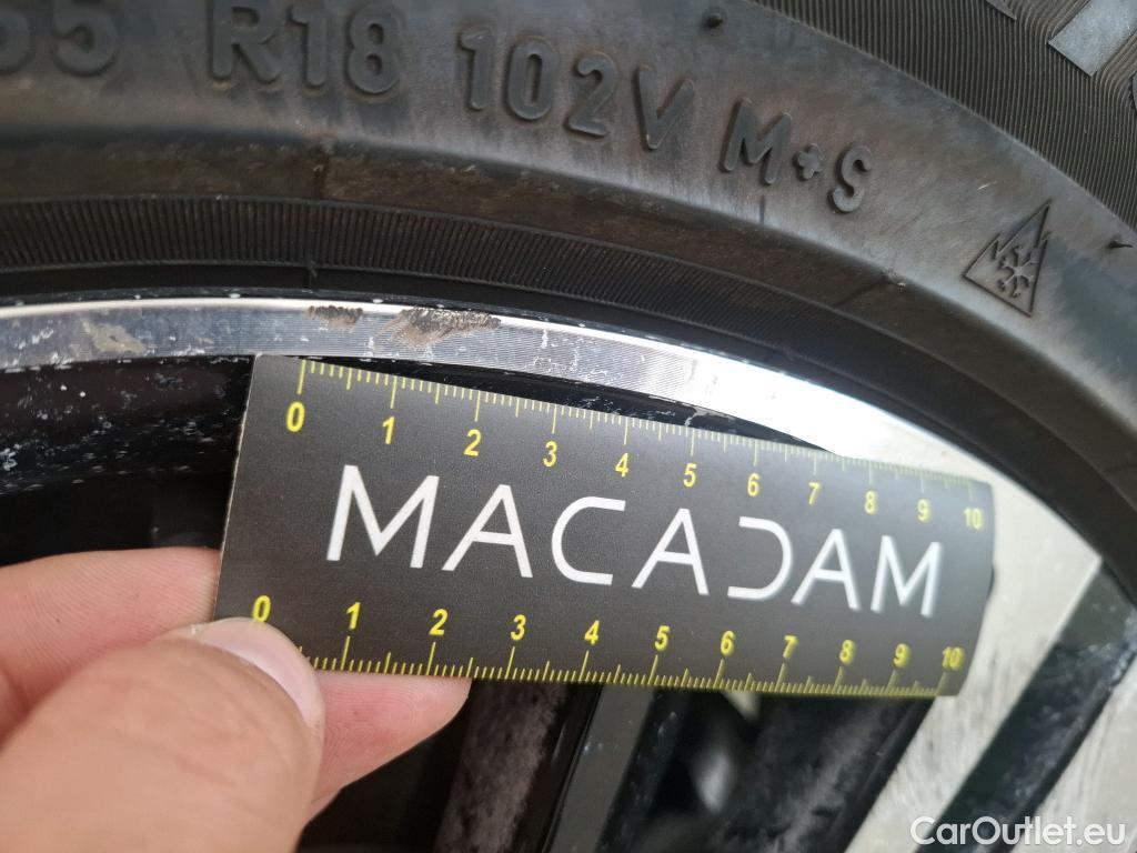  Peugeot  3008 PEUGEOT  / 2020 / 5P / SUV 1.6 HYBRID4 300 E-EAT8 GT #66