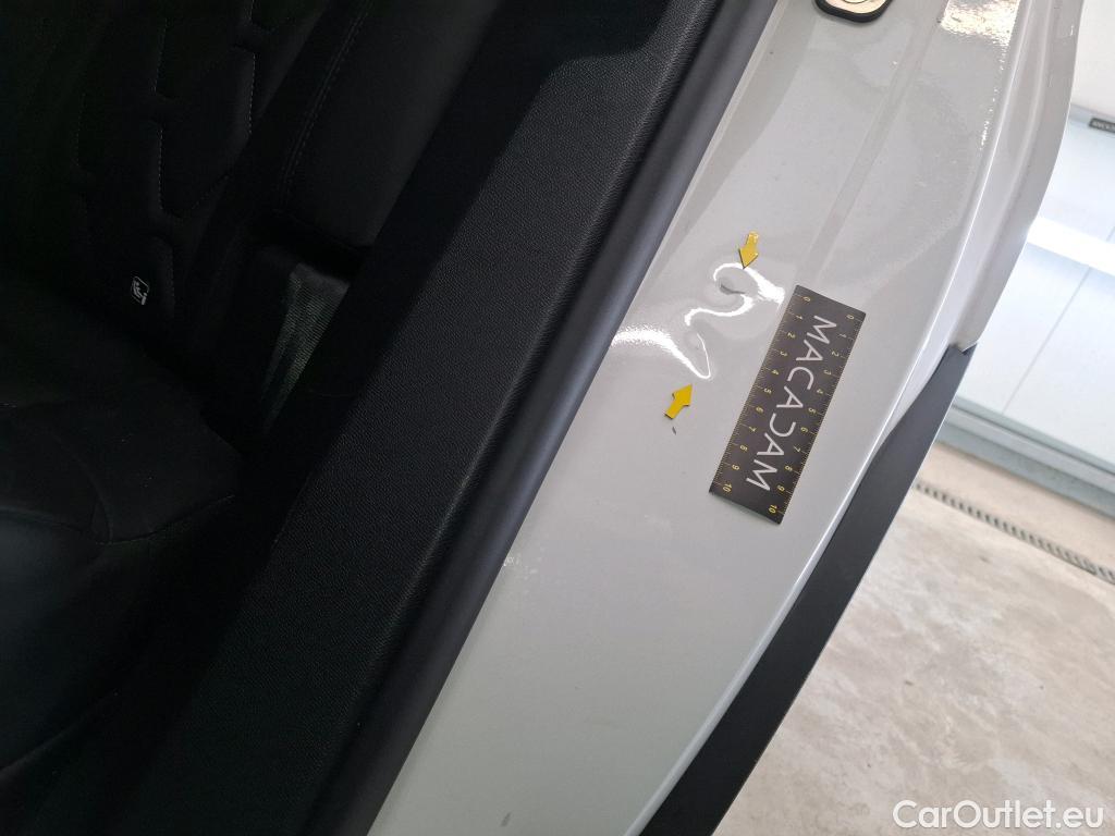  Peugeot  3008 PEUGEOT  / 2020 / 5P / SUV 1.6 HYBRID4 300 E-EAT8 GT #35