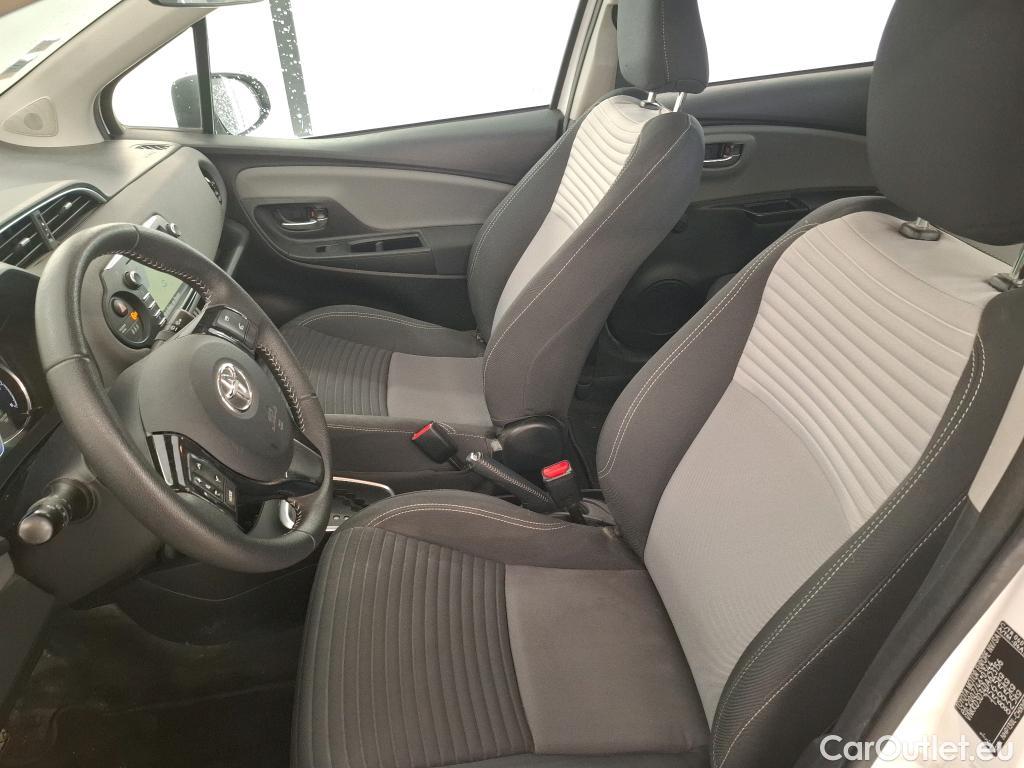  Toyota  Yaris TOYOTA  Hybride / 2017 / 5P / Berline 1.5 VVT-I HYBRID France Business #1