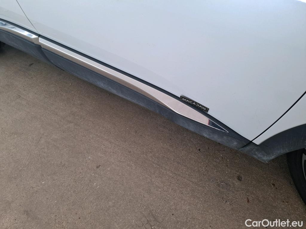  Peugeot  3008 PEUGEOT  / 2020 / 5P / SUV 1.6 HYBRID4 300 E-EAT8 GT #26