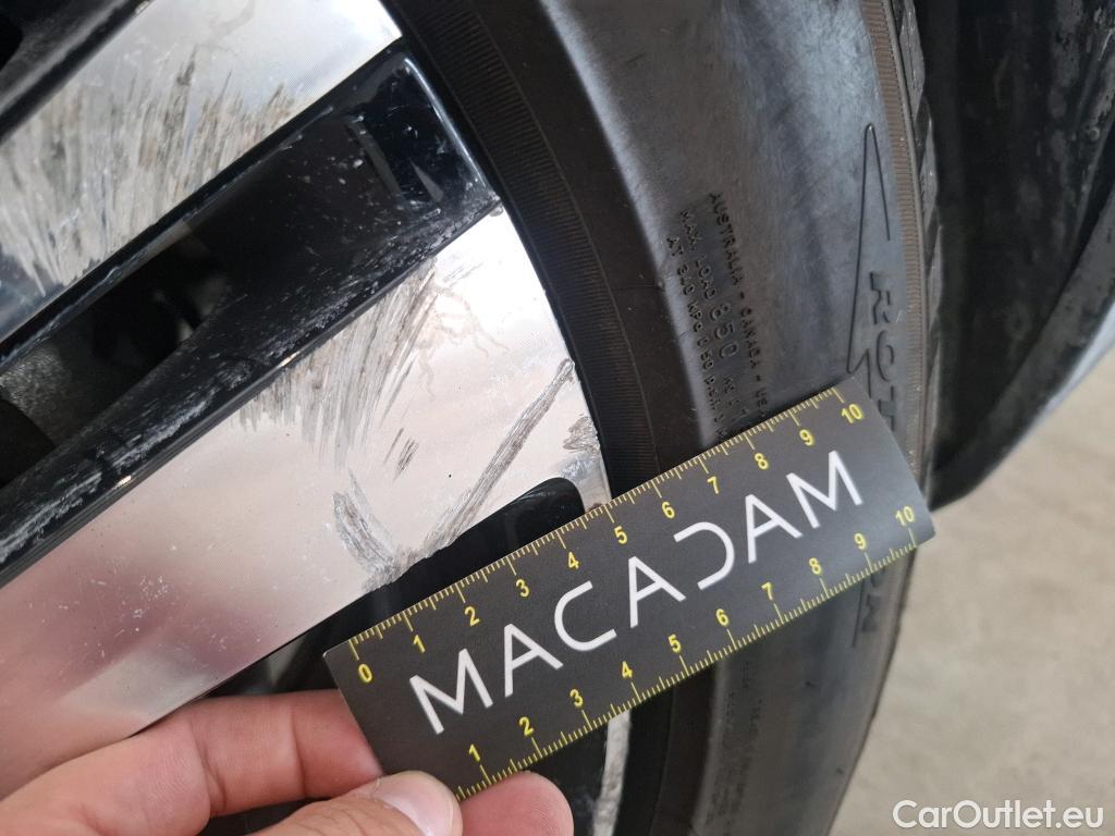  Peugeot  3008 PEUGEOT  / 2020 / 5P / SUV 1.6 HYBRID4 300 E-EAT8 GT #68