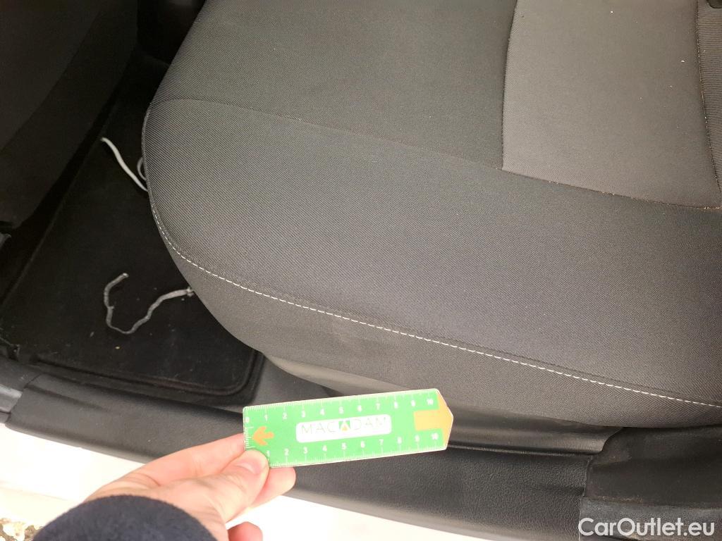  Toyota  Yaris TOYOTA  Hybride / 2017 / 5P / Berline 1.5 VVT-I HYBRID France Business #4