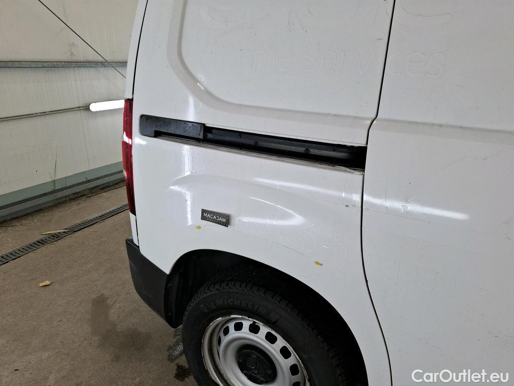  Citroen  Berlingo CITROEN  / 2018 / 4P / Fourgonnette M 650kg BlueHDi 75 S&S BVM Club #48