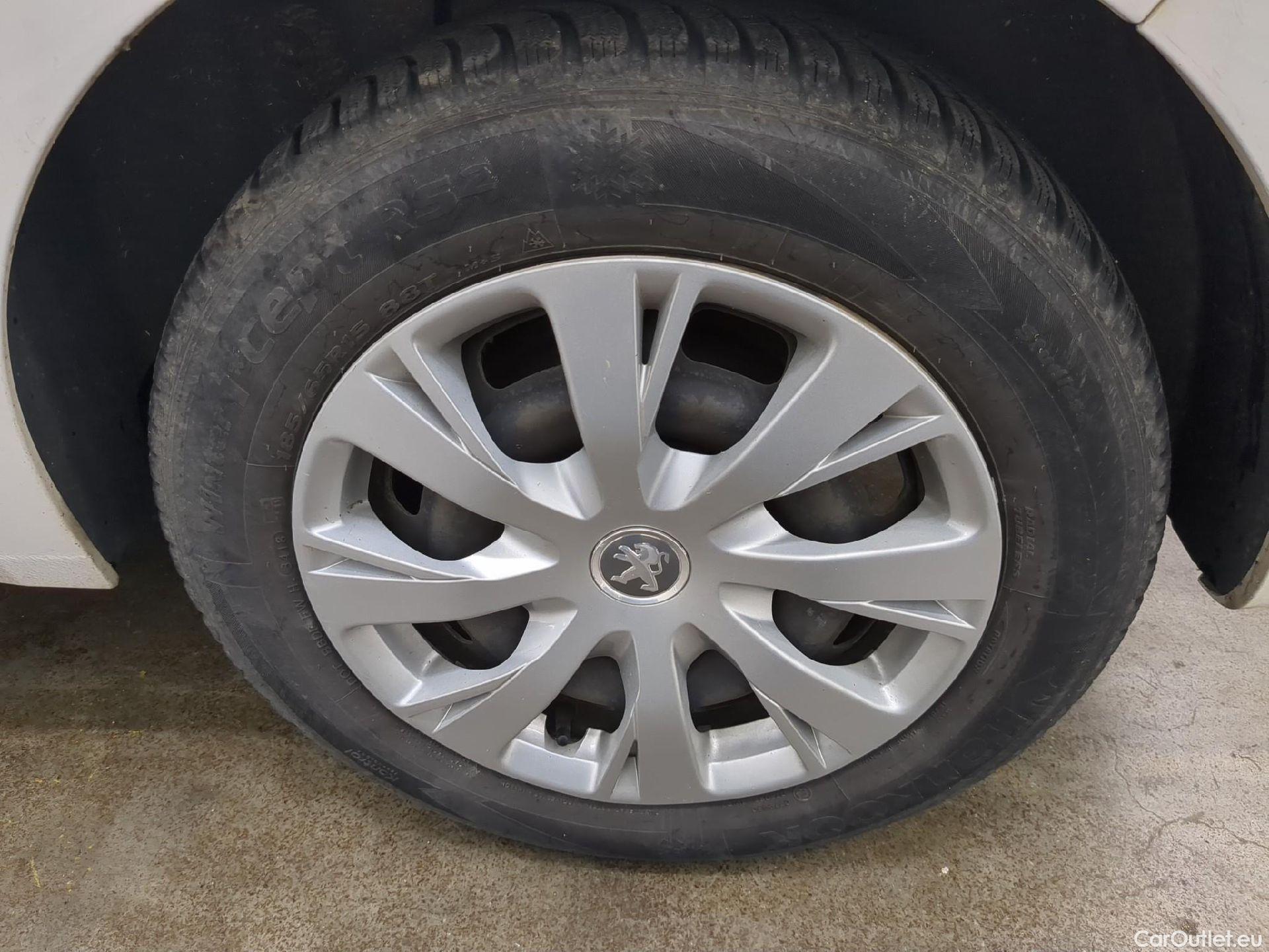  Peugeot  208  Affaire Premium Pack 1.2 80CV BVM5 E6dT #3