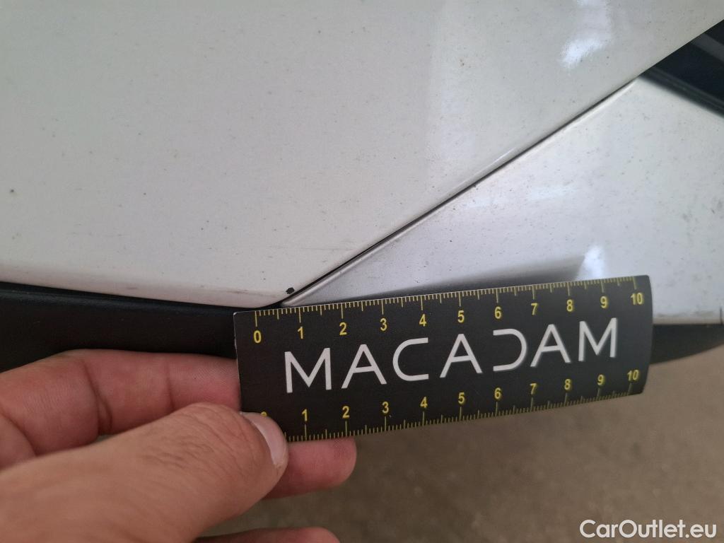  Peugeot  3008 PEUGEOT  / 2020 / 5P / SUV 1.6 HYBRID4 300 E-EAT8 GT #44