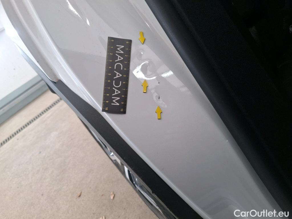  Peugeot  3008 PEUGEOT  / 2020 / 5P / SUV 1.6 HYBRID4 300 E-EAT8 GT #37