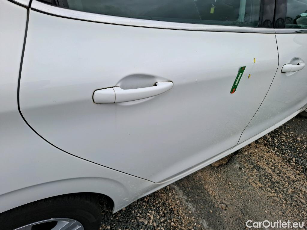  Peugeot  208  Allure Business 1.2 PureTech 110CV BVA6 E6 #23