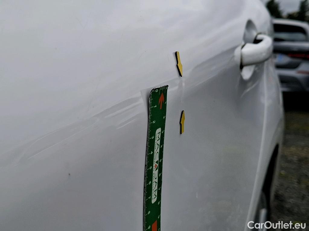  Peugeot  208  Allure Business 1.2 PureTech 110CV BVA6 E6 #21