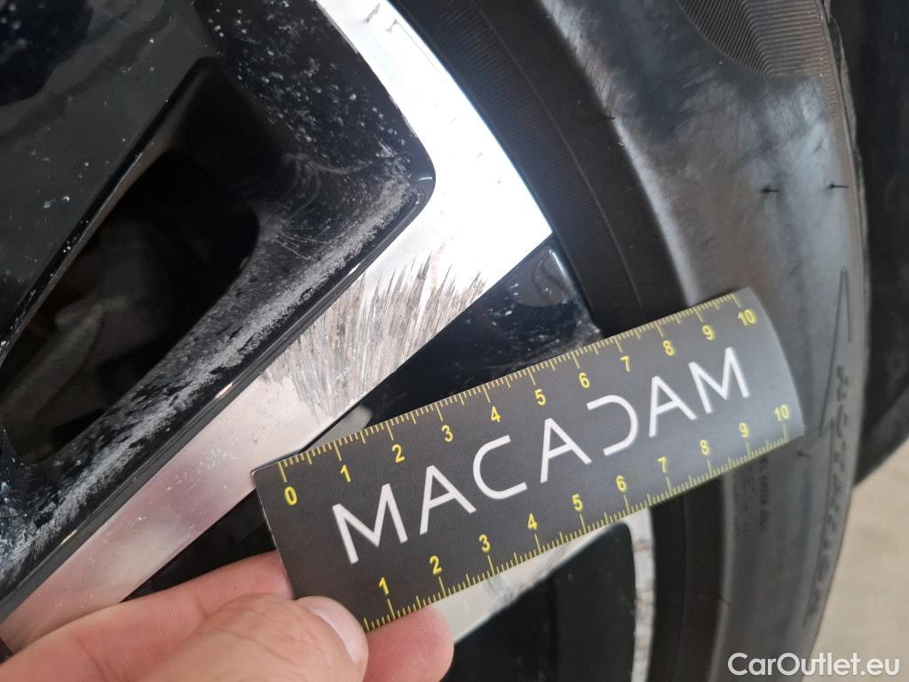  Peugeot  3008 PEUGEOT  / 2020 / 5P / SUV 1.6 HYBRID4 300 E-EAT8 GT #67