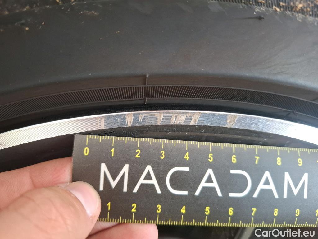  Peugeot  3008 PEUGEOT  / 2020 / 5P / SUV 1.6 HYBRID4 300 E-EAT8 GT #51