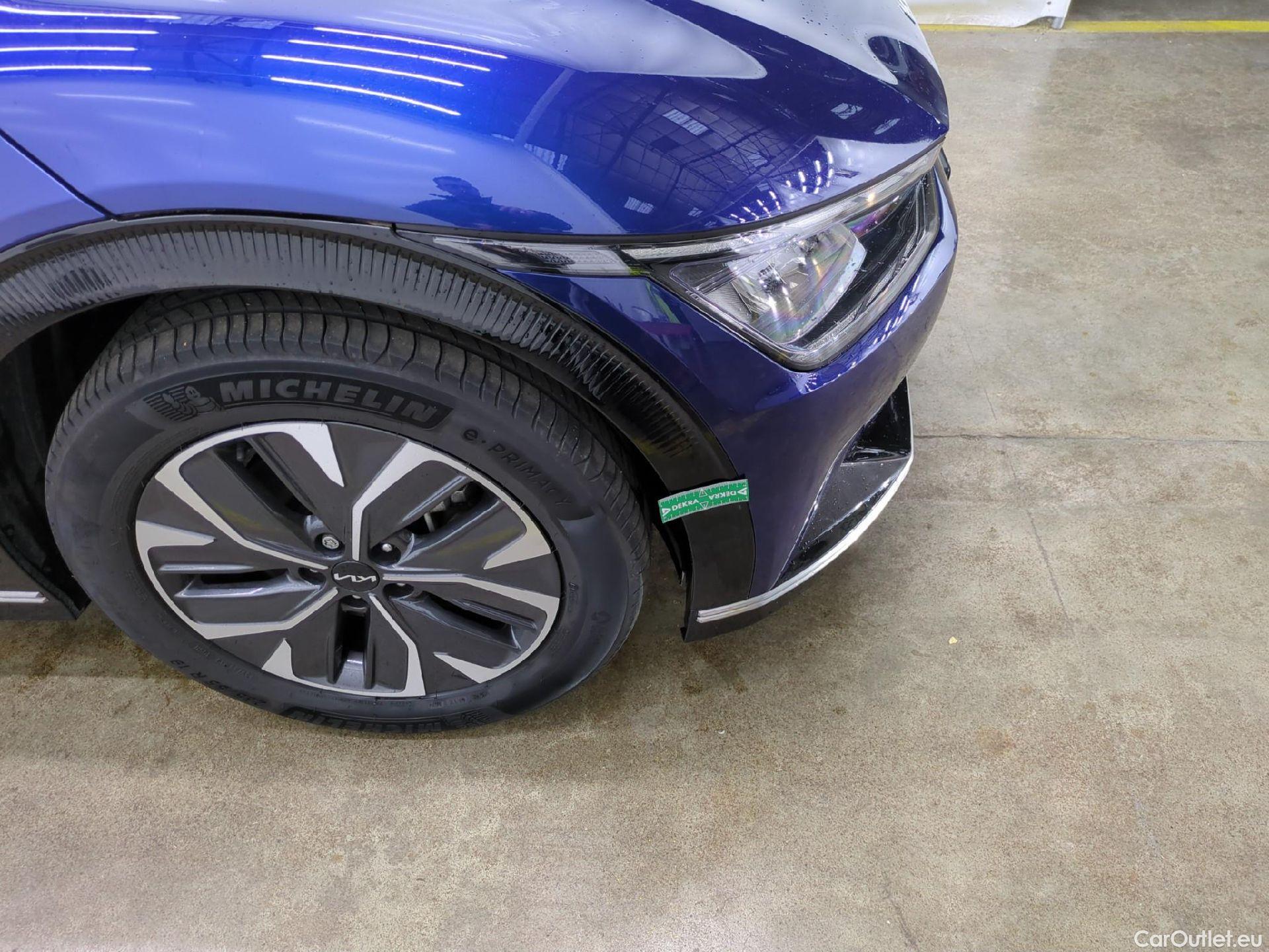  KIA  Ev6 KIA  / 2021 / 5P / SUV BEV 77.4 KWH 4WD AIR DESIGN #13