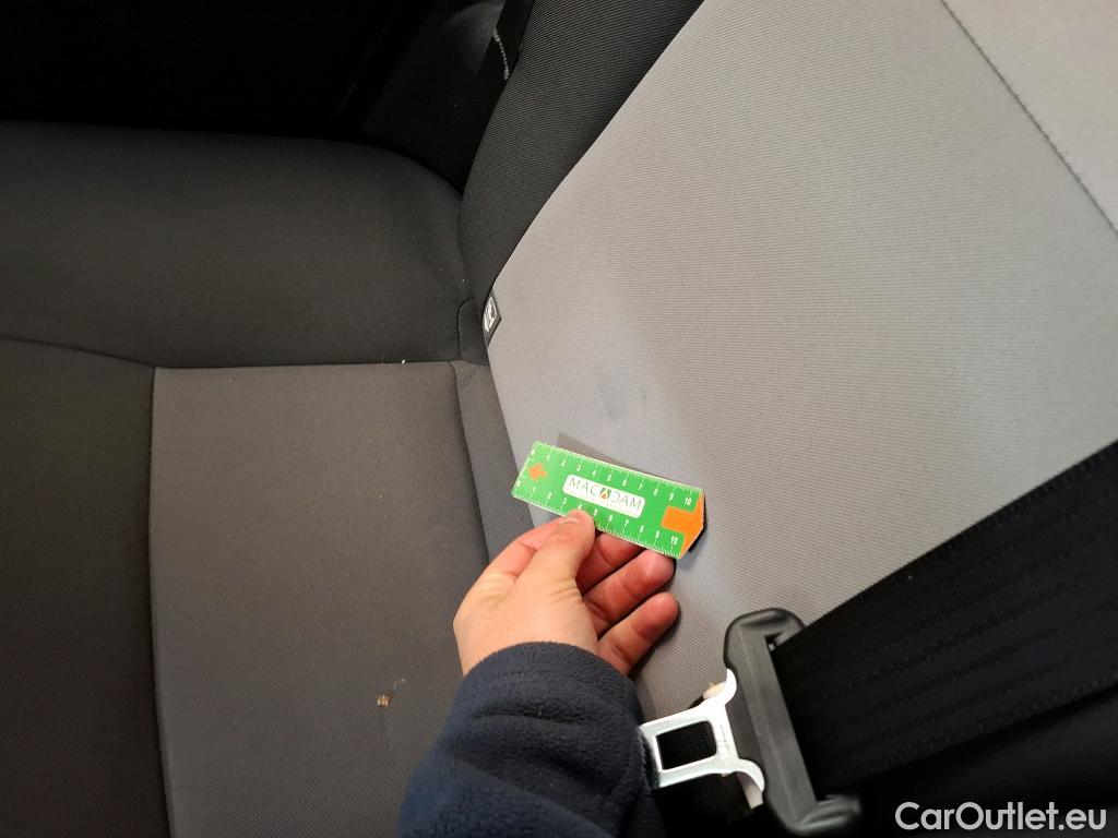  Toyota  Yaris TOYOTA  Hybride 5p Berline 1.5 VVT-I HYBRID France Business #9