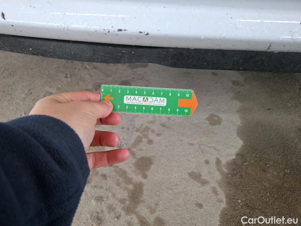  Toyota  Yaris TOYOTA  Hybride 5p Berline 1.5 VVT-I HYBRID France Business #2