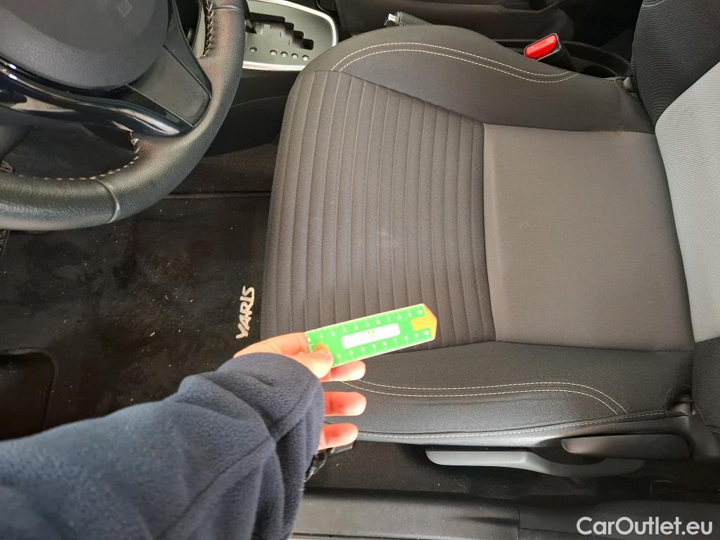  Toyota  Yaris TOYOTA  Hybride 5p Berline 1.5 VVT-I HYBRID France Business #7