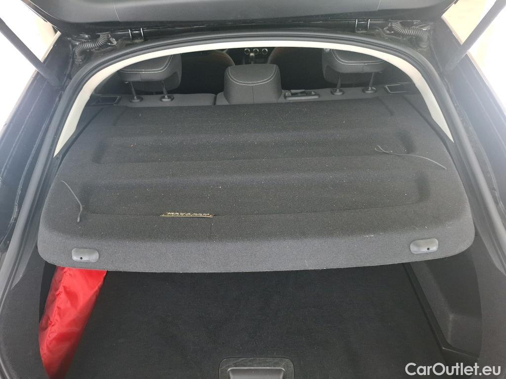  Renault  Arkana RENAULT  / 2021 / 5P / SUV Business TCe 140 EDC #75