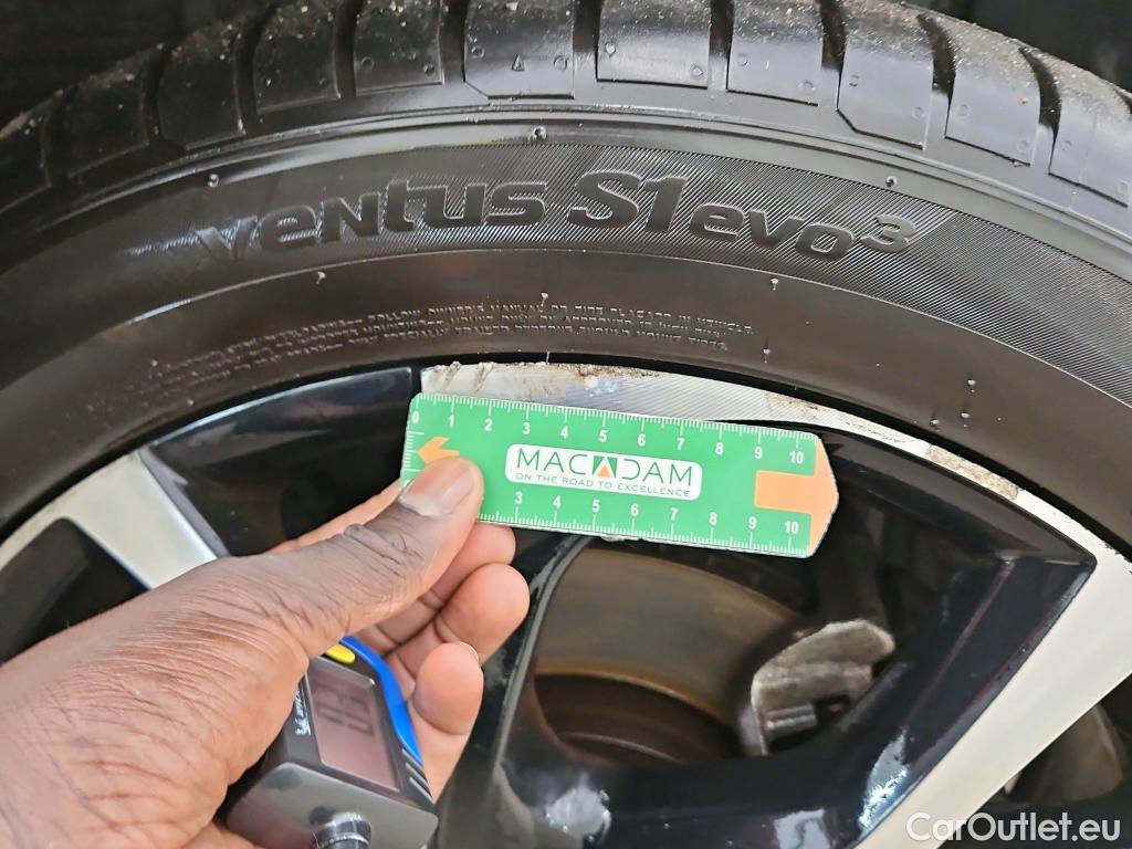  Toyota  C-HR TOYOTA  / 2016 / 5P / SUV 1.8 HYBRIDE 122 COLLECTION #24