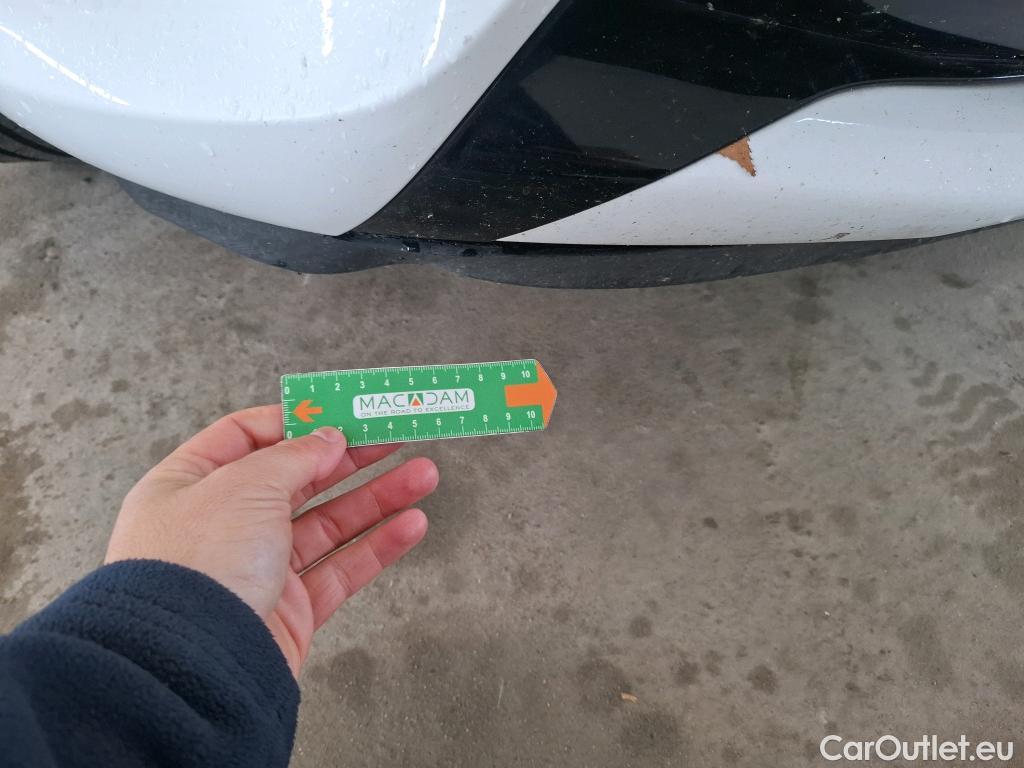  Toyota  Yaris TOYOTA  Hybride 5p Berline 1.5 VVT-I HYBRID France Business #4