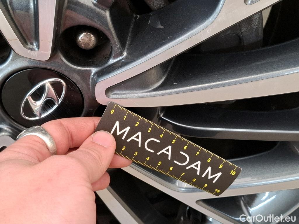  Hyundai  Tucson HYUNDAI  / 2018 / 5P / SUV 1.6 CRDI 136 PREMIUM #3