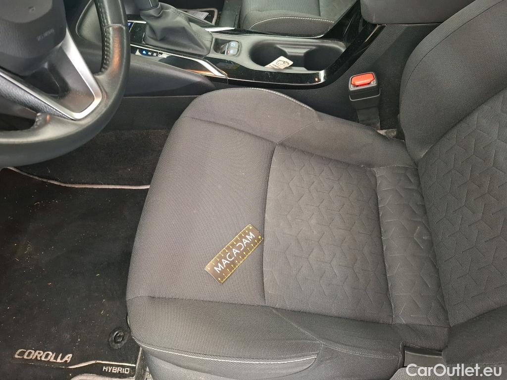  Toyota  Corolla TOYOTA  / 2018 / 5P / Berline Hybride 122h Dynamic Business Stage Acad #39