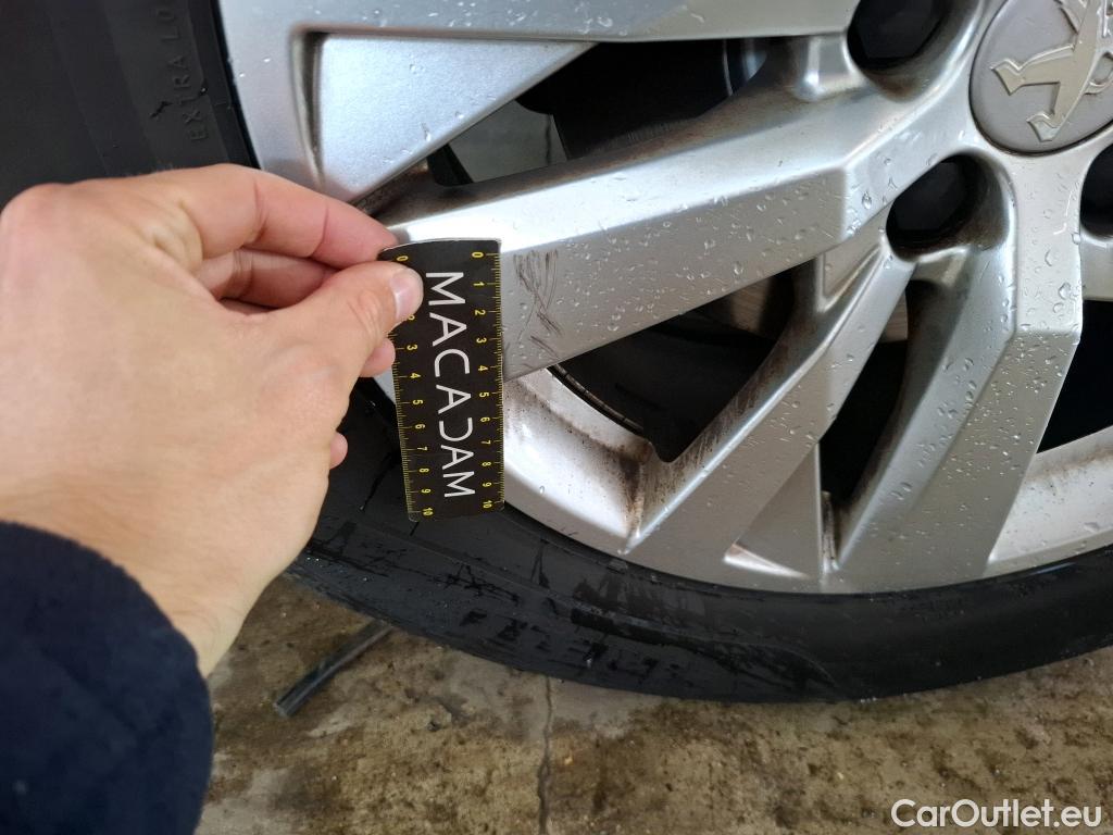  Peugeot  5008  Active Business 1.2 PureTech 130CV BVA8 E6d #81