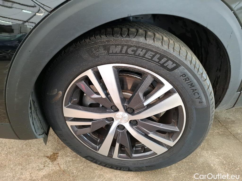  Peugeot  3008 PEUGEOT  / 2020 / 5P / SUV 1.6 HYBRID 225 E-EAT8 Allure Pack #5