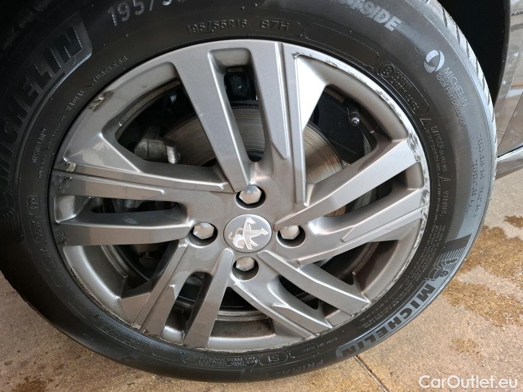  Peugeot  208  Active Pack 1.5 HDi 100CV BVM6 E6d #24