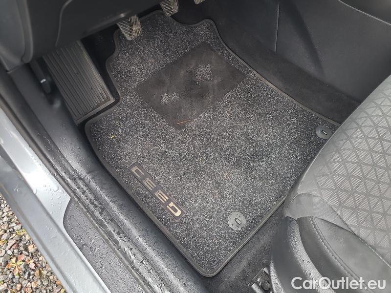  KIA  Cee'd Ceed Sportswagon (2018->) Ceed SW 1.5 T-GDI 118 Fresh #9