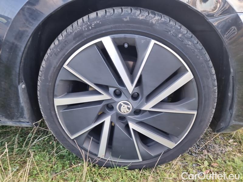  Skoda  Superb  Combi (3T5)(2010) Su.C.2.0TDI 147 4x4 Style Aut #4