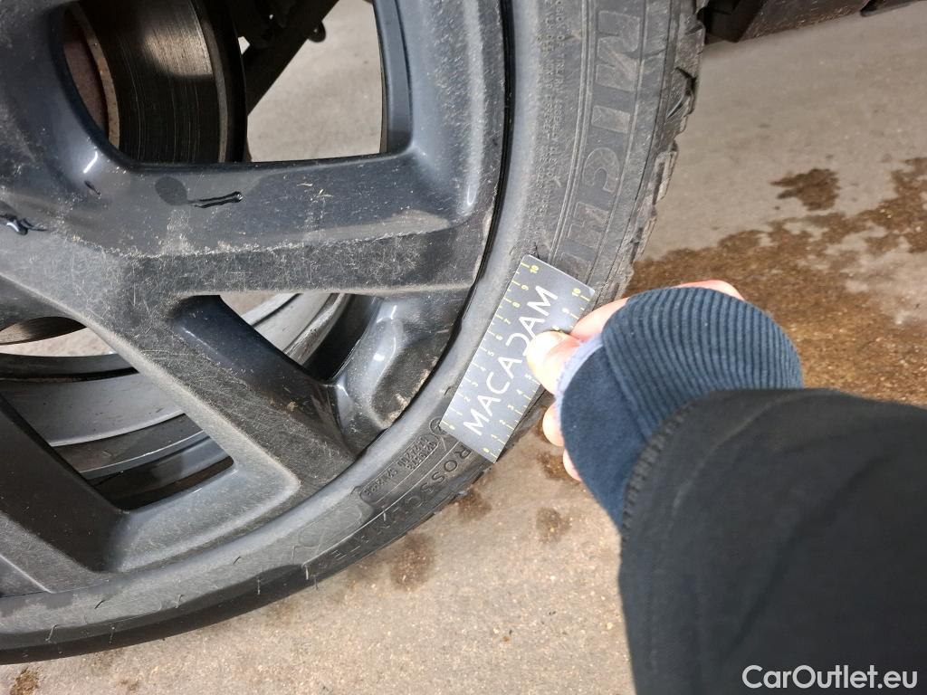  Citroen  C5 CITROEN  Aircross / 2018 / 5P / SUV Hybrid 225 ë-EAT8 Shine Pack #9