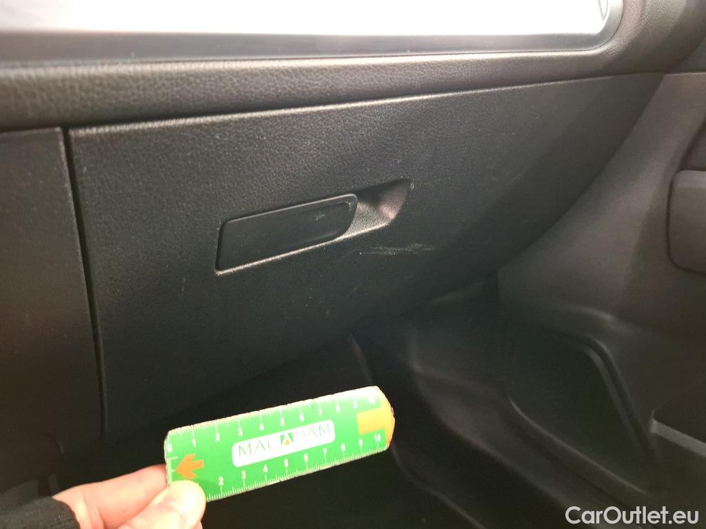  Mercedes  GLB MERCEDES-BENZ  / 2019 / 5P / SUV  200 d Business Line #4