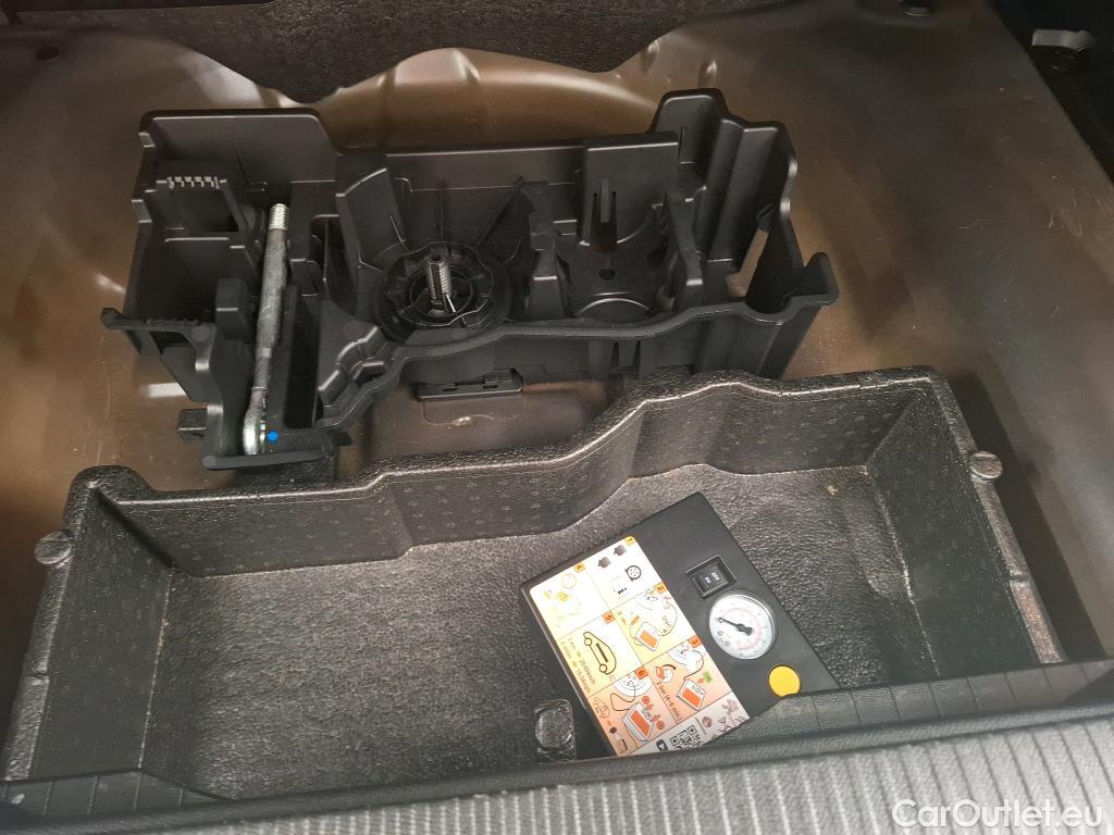  Peugeot  2008 PEUGEOT  / 2019 / 5P / Crossover BLUEHDI 110 S&S ALLURE PACK #15