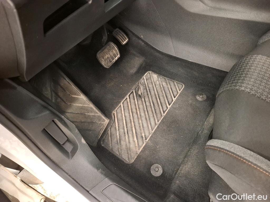  Peugeot  3008  Active Pack 1.5 HDi 130CV BVA8 E6d #24