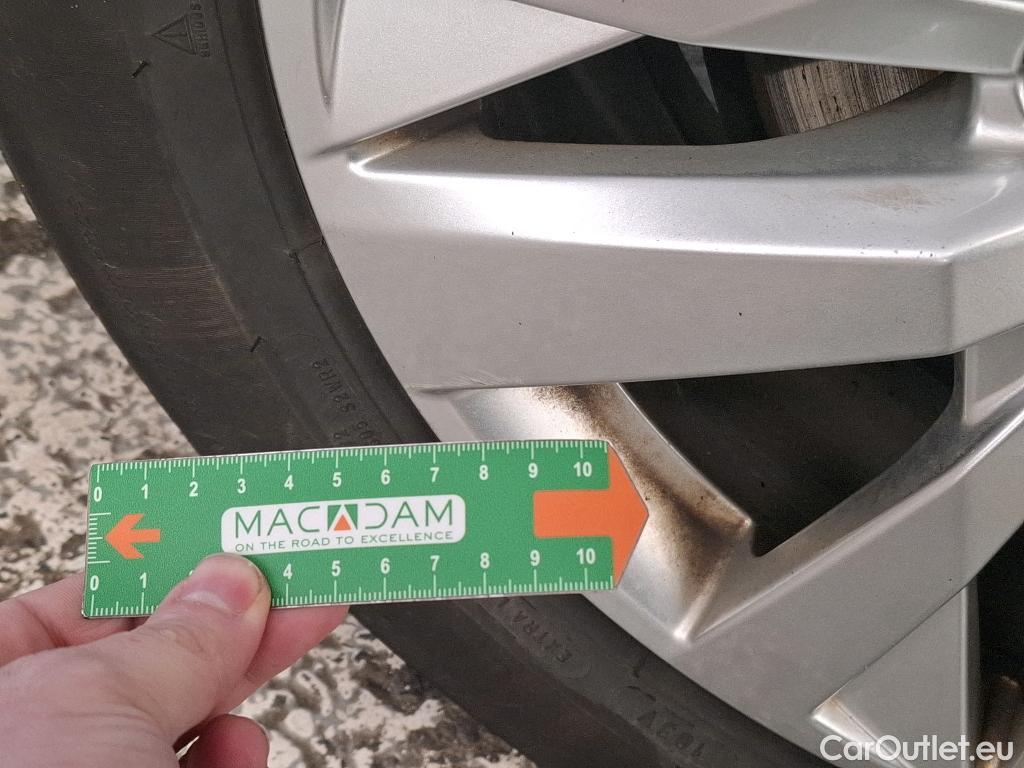  Peugeot  3008  Active Pack 1.5 HDi 130CV BVA8 E6d #17